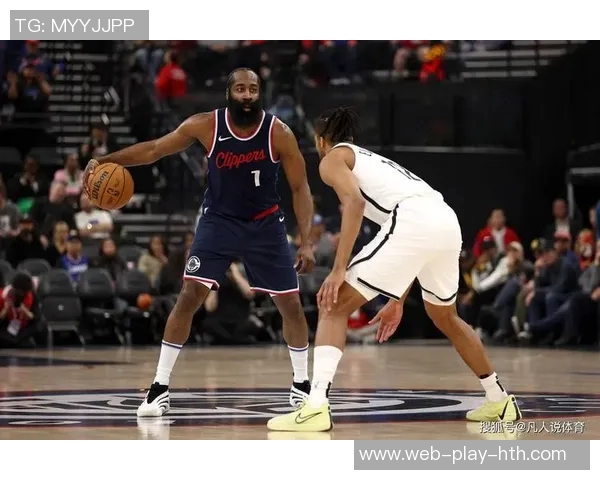 快船今日训练精彩瞬间小卡持球卢指导跑位哈登投篮比尔运球展现默契 快船今日训练精彩瞬间小卡持球卢指导跑位哈登投篮比尔运球展现默契