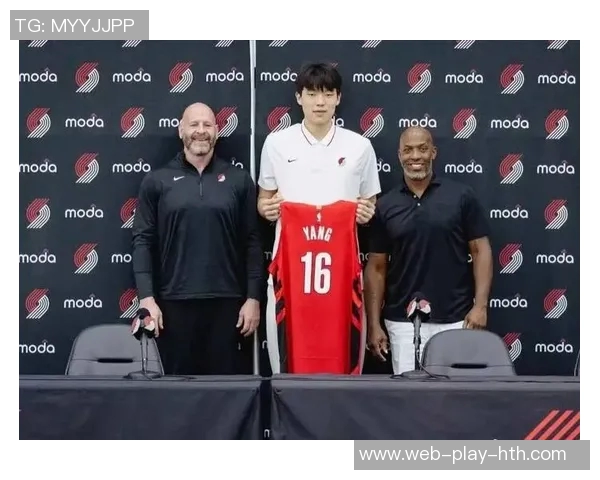 美媒称杨瀚森逐渐融入球队与夏普默契如开拓者的申京与阿门 美媒称杨瀚森逐渐融入球队与夏普默契如开拓者的申京与阿门