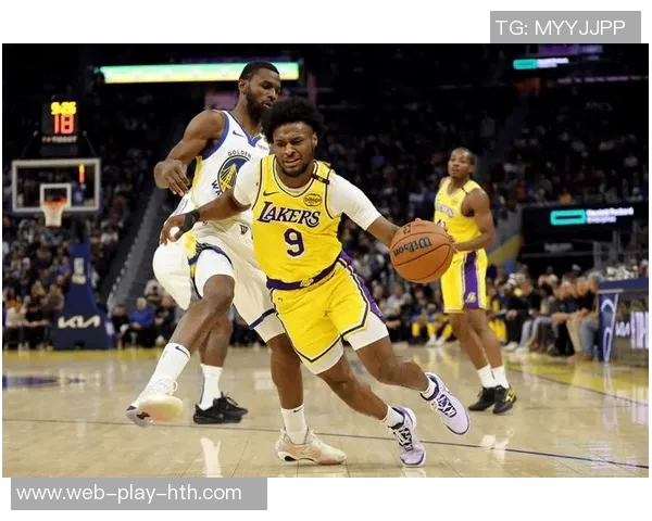 卧龙凤雏组合再现赛场风采美媒调侃艾顿与布朗尼的精彩对决 卧龙凤雏组合再现赛场风采美媒调侃艾顿与布朗尼的精彩对决