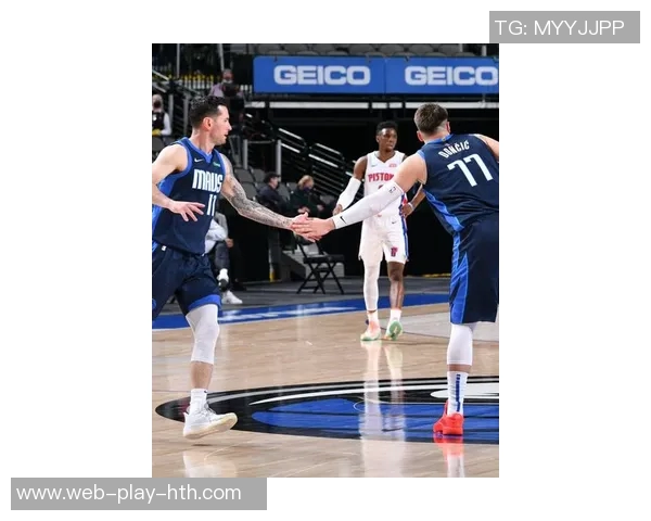 雷迪克谈对阵太阳的挑战里夫斯与东契奇需迅速适应比赛节奏 雷迪克谈对阵太阳的挑战里夫斯与东契奇需迅速适应比赛节奏