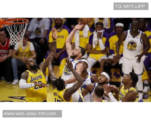 阿贾威尔逊等明星球员齐聚赌城观战湖人对决独行侠精彩赛事 阿贾威尔逊等明星球员齐聚赌城观战湖人对决独行侠精彩赛事